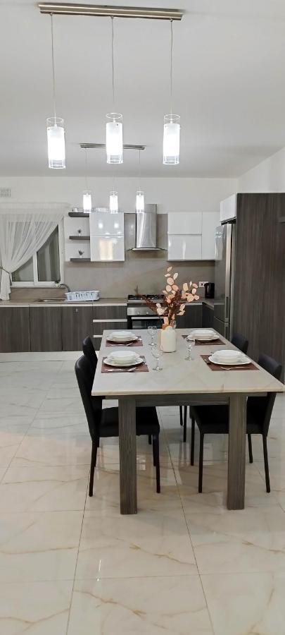 Large And Modern Apartment In The Centre Of Malta Mosta Kültér fotó