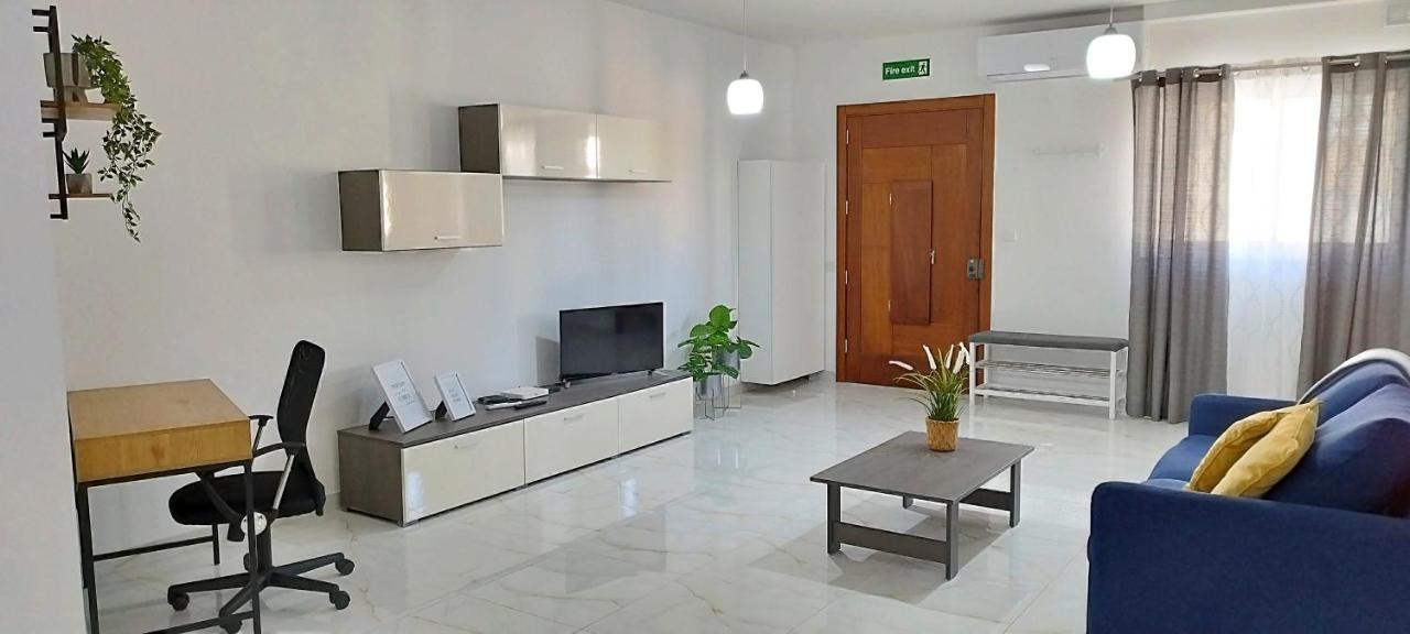 Large And Modern Apartment In The Centre Of Malta Mosta Kültér fotó